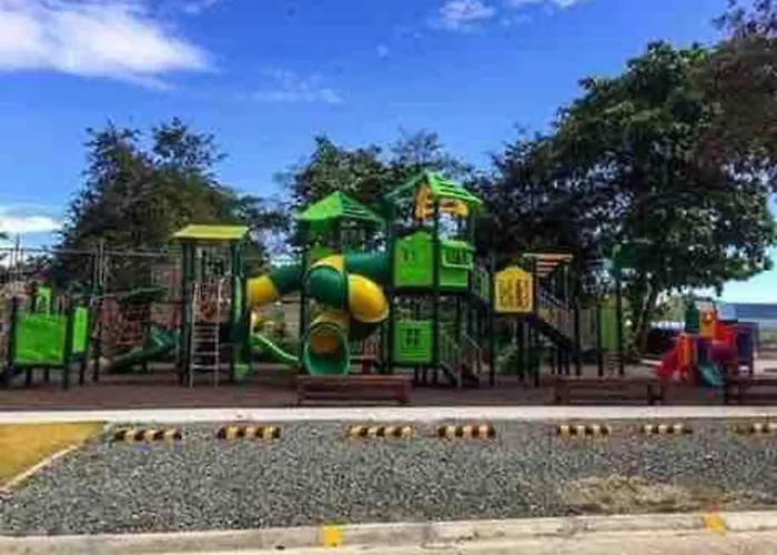 Spacious W/ Pool, Free Highspeed Wifi And Near Mactan Airport Apartment